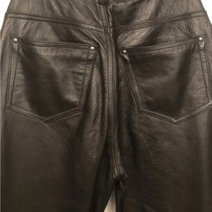 wilsons black real leather pants, lined.

Pockets on back pre-owned